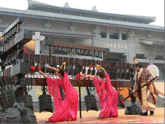  乙未年寻根节祭祀青铜礼乐器由企业特许供...